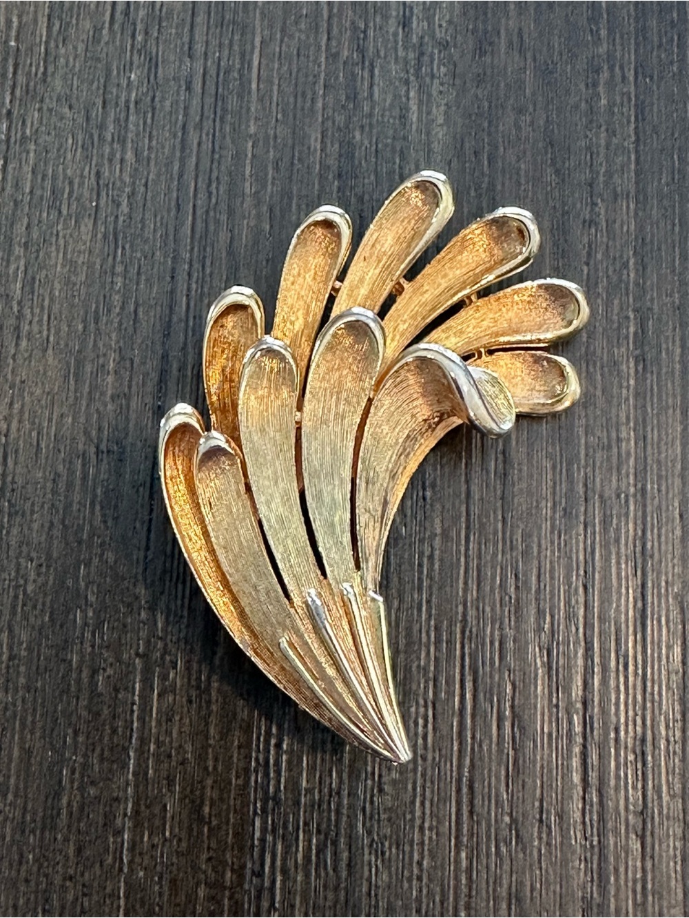 Vintage Signed JJ Gold Tone Swirl Fan Leaf Brooch Pin Jonette Jewelry MCM Modern